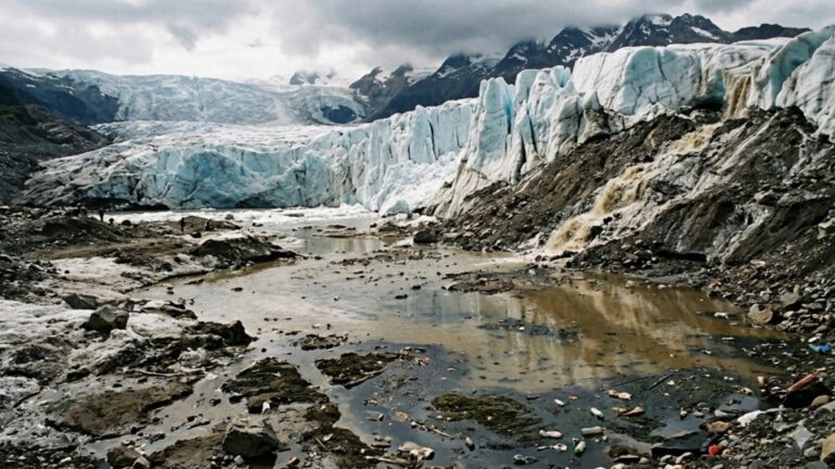Las aguas bajan turbias: la reforma de la Ley de Glaciares pone en riesgo los 1.471 glaciares de Chubut