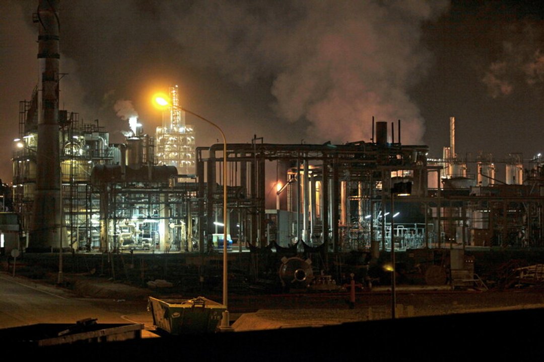 Ataque estratégico: Bombardean el corazón petroquímico de Irán