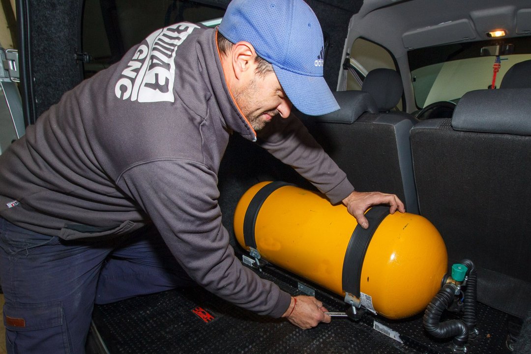 El aumento de la nafta desata un boom de conversiones al GNC: llenar el tanque cuesta $118.000