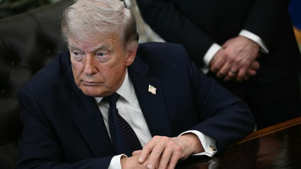 Trump asegura que Irán está en «colapso» y pidió abrir el estrecho