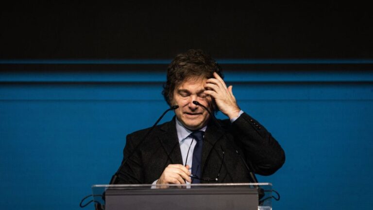 Analistas debaten si la corrupción o economía define el apoyo al Gobierno de Milei tras el caso Adorni