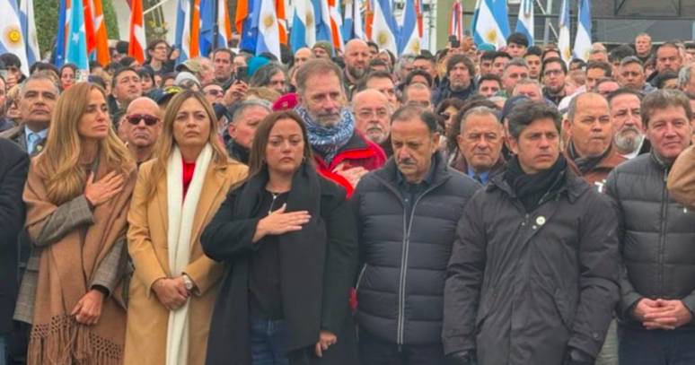 ¿Grietas? Axel Kicillof encabezó la vigilia de Malvinas en Tierra del Fuego junto a Melella y Quintela y sin Victoria Villarruel