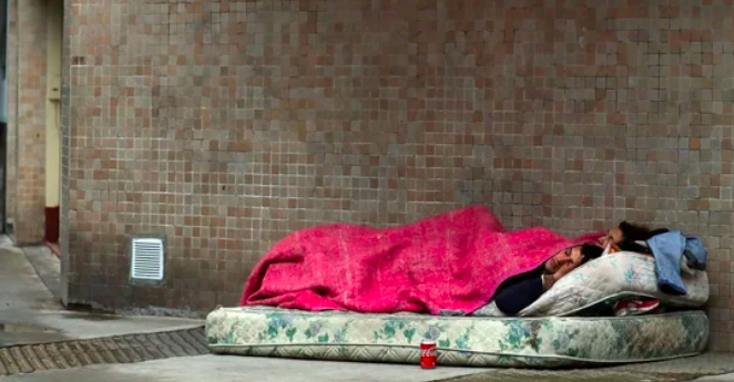 La UCA advierte que la baja de la pobreza es una “ficción” que no llega al bolsillo: “La gente no siente que tiene más capacidad de consumo”