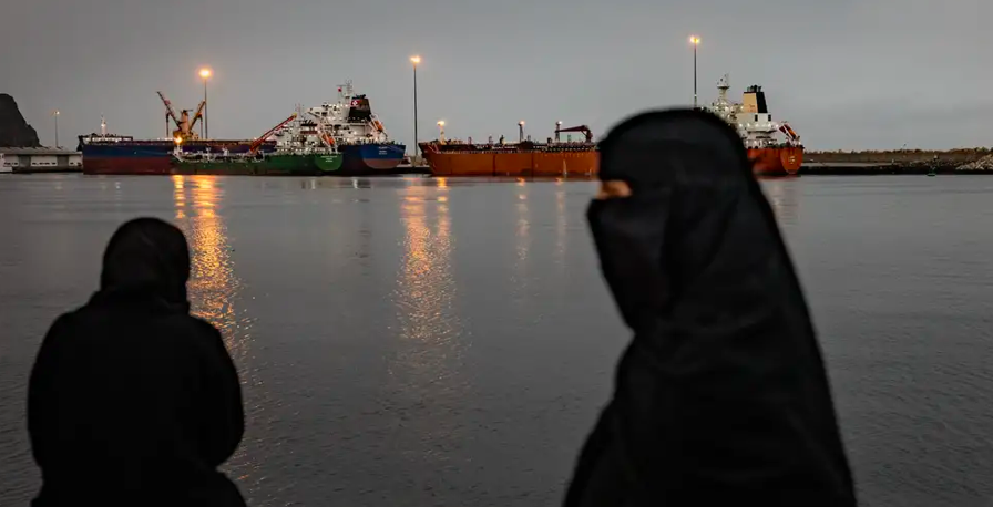 Irán autoriza el paso de buques con ayuda humanitaria por el estrecho de Ormuz, pero mantiene el bloqueo al petróleo