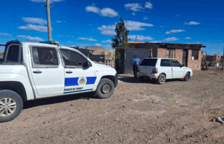 Insólito en Trelew: chocó, huyó y volvió con sus amigos armados para llevarse la moto involucrada a punta de pistola