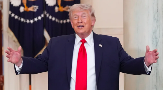 Trump cambió el tono: “Hay buena posibilidad” de acuerdo con Irán antes del plazo, pero advierte que si no negocian “haré volar todo por los aires”