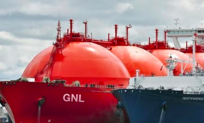 Dos empresas compiten para importar GNL: el Gobierno avanza con la privatización del negocio del gas que aún depende de buques del exterior