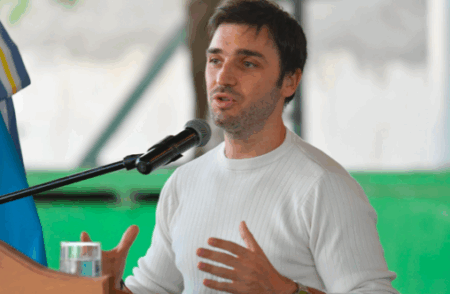 Torres promete una nueva comisaría en zona norte de Comodoro y un golpe al narcomenudeo: “Vamos a terminar con la frustración de que allanan y a los meses vuelven a vender droga”