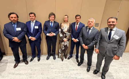 El Gobierno de Milei transfiere cada vez menos a las provincias: caída del 65% en recursos y conflictos laborales en el 80% de los distritos