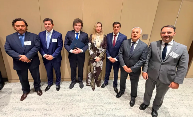 El Gobierno de Milei transfiere cada vez menos a las provincias: caída del 65% en recursos y conflictos laborales en el 80% de los distritos