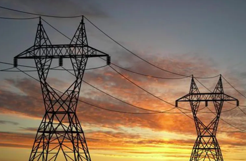 El Gobierno reglamentó las concesiones de obra pública para ampliar el sistema eléctrico: empresas privadas podrán construir nuevas líneas de energía