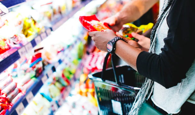 Crecen los hogares que no llegan a costear la canasta alimentaria en CABA pese a la baja de la pobreza