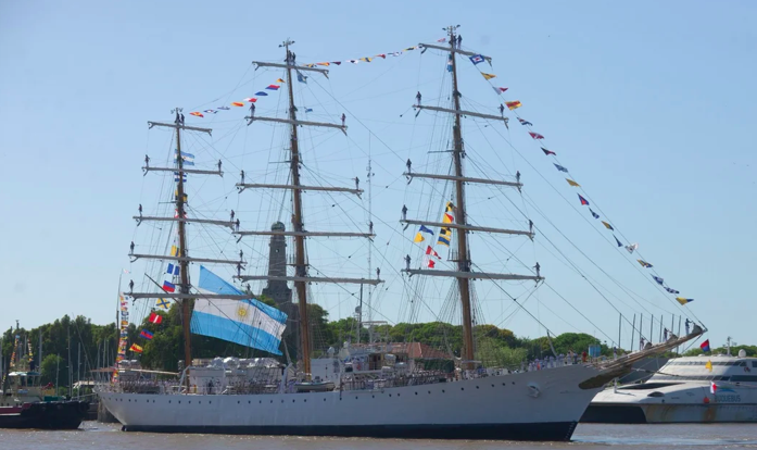 La Fragata Libertad zarpó en su 54° viaje de instrucción: Quirno destacó el valor de la «libertad» como guía