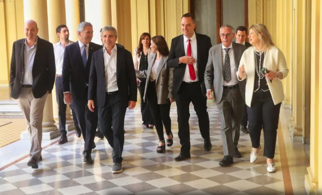 Adorni ordena ajuste urgente del 20% en ministerios tras escándalo