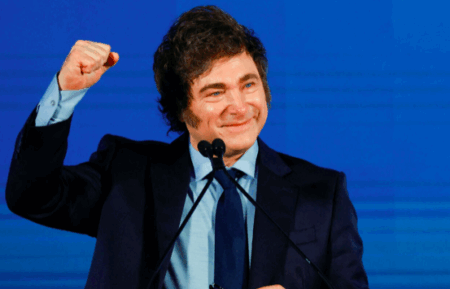 Milei aseguró que la economía argentina no está mal: destacó la baja del riesgo país y la fortaleza del peso