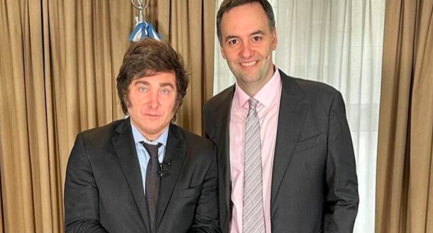 Encuesta: 70% de los argentinos está disconforme con el país y cae la imagen de Milei y Adorni