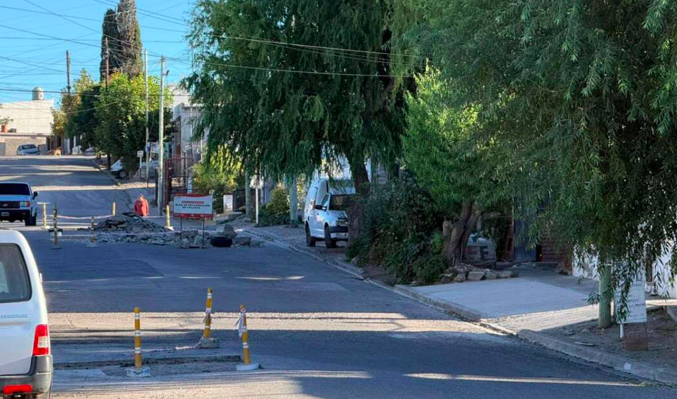 Trelew repara 500 metros cuadrados de calles en Tiro Federal con asfalto de Vialidad Nacional