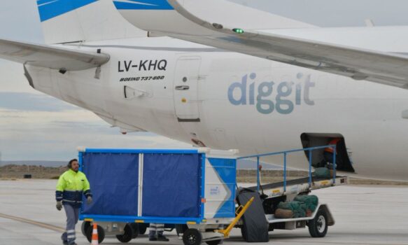 La logística online en Chubut mueve 72 camionetas y dos aviones diarios en Trelew