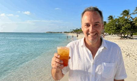 El fiscal Pollicita investiga si Manuel Adorni viajó a Aruba en 2025