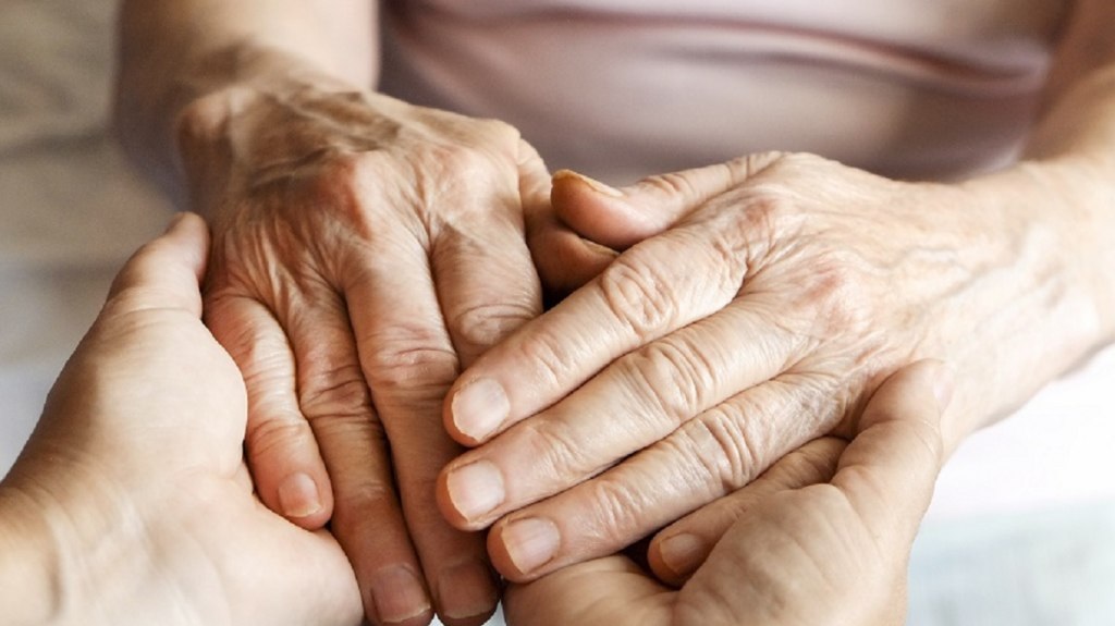 La actividad física regular es fundamental para mejorar la movilidad y el equilibrio en pacientes con Parkinson