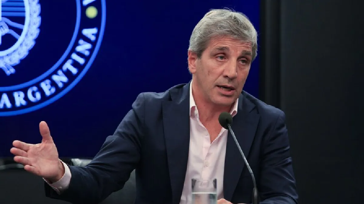 Luis Caputo anticipó que la inflación de marzo será superior al 3% debido al aumento de combustibles