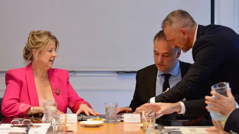 Manuel Adorni inició una ronda de reuniones individuales con la ministra Alejandra Monteoliva