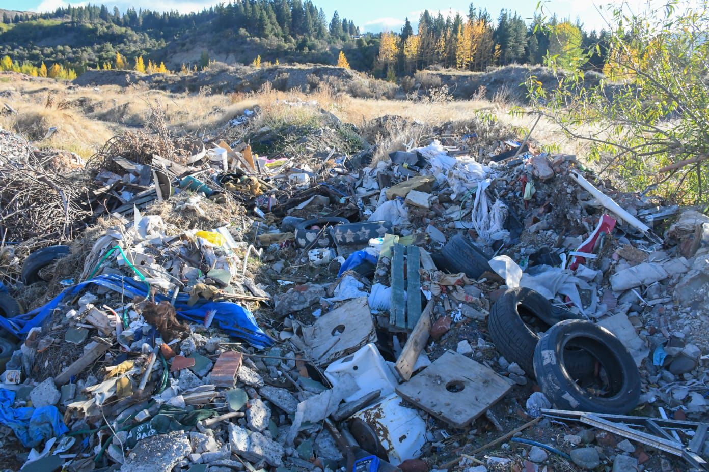Esquel: Allanamiento ambiental por un basural clandestino en Villa Ayelén