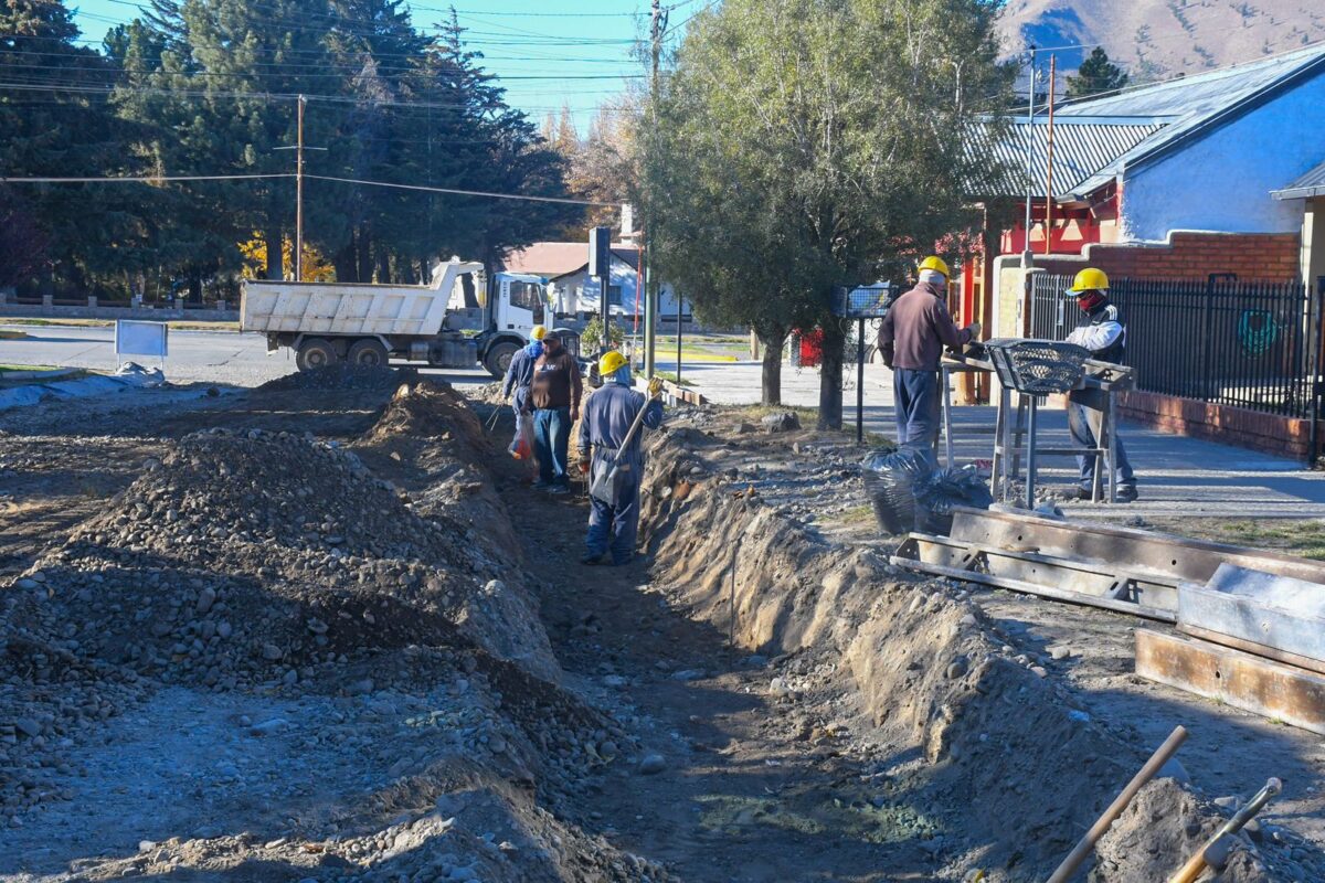 Esquel avanza con obras de cordón cuneta en distintos barrios de la ciudad