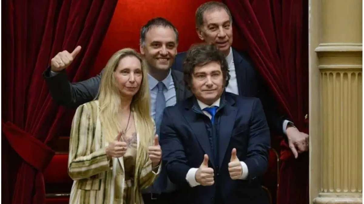 Javier Milei reúne a su Gabinete este lunes para respaldar a Manuel Adorni tras su imputación