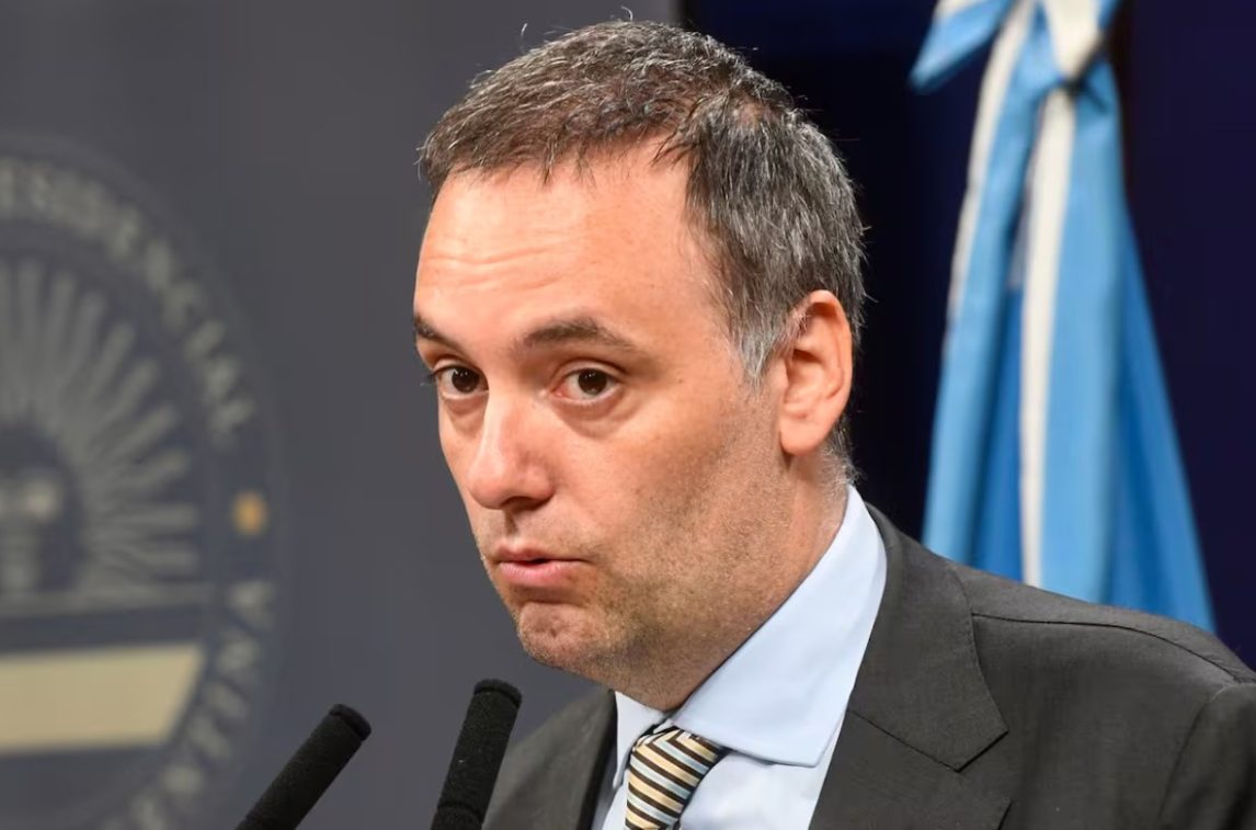 La Justicia confirmó que Manuel Adorni viajó a Aruba en primera clase e investigan gastos