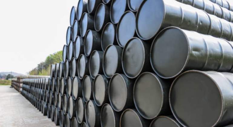 El petróleo retrocede y cotiza bajo los u$s100 pese a la tensión global