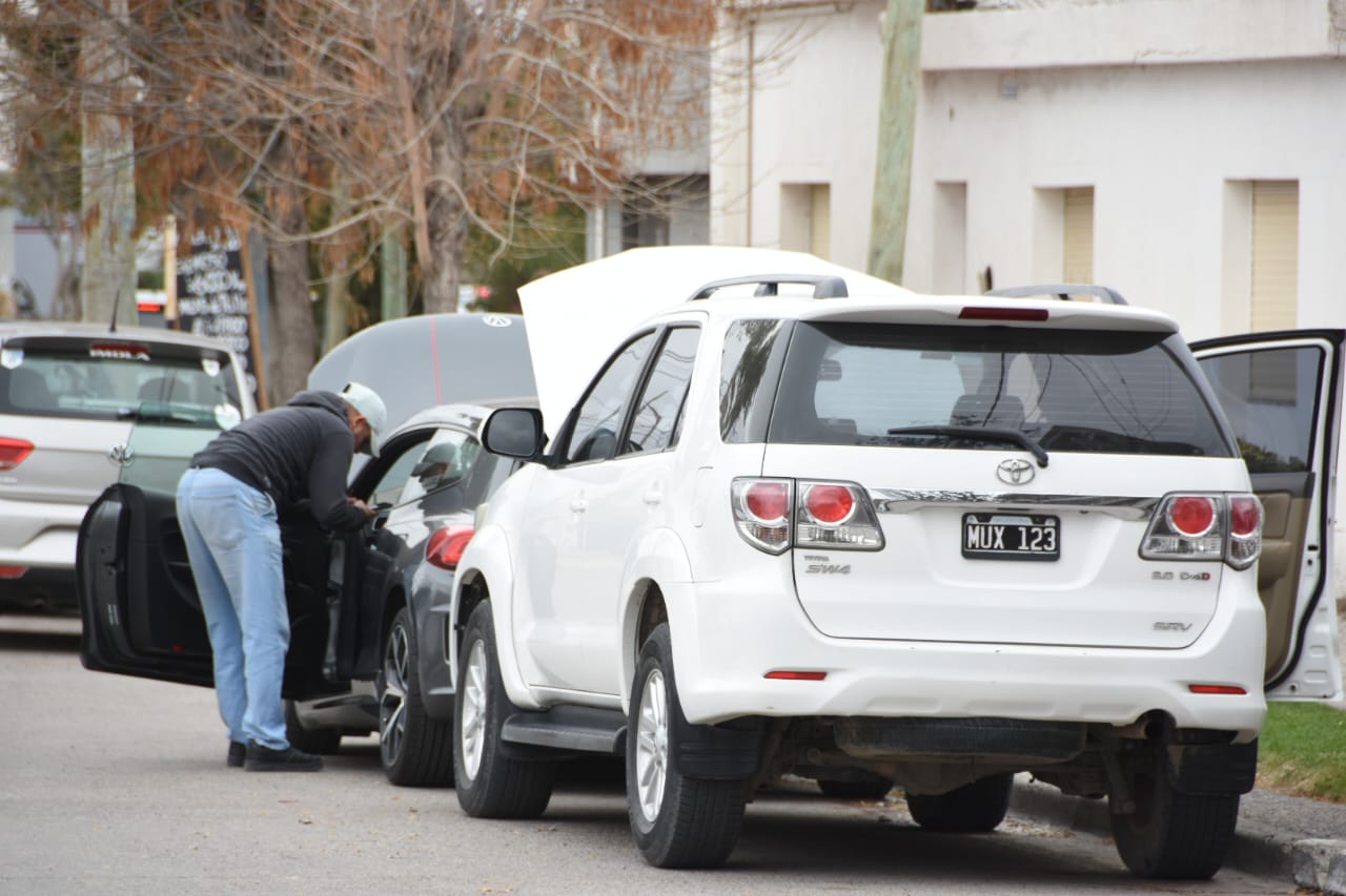 Trelew: secuestran un auto de alta gama y una camioneta con patentes falsas en el centro