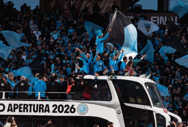 Caravana histórica: miles de hinchas de Belgrano colman el anillo de la Circunvalación para abrazar a los campeones