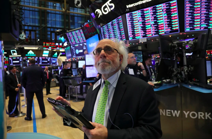 El riesgo país perfora los 500 puntos y crecen los mercados