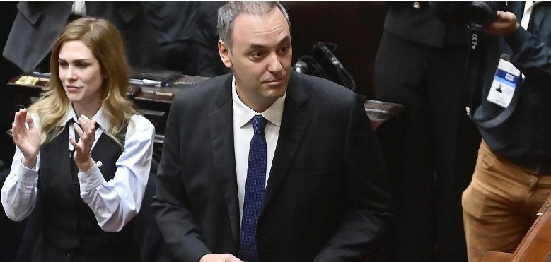 Estrategia oficialista en Diputados: la jugada de Milei para blindar a Manuel Adorni y frenar la ofensiva opositora