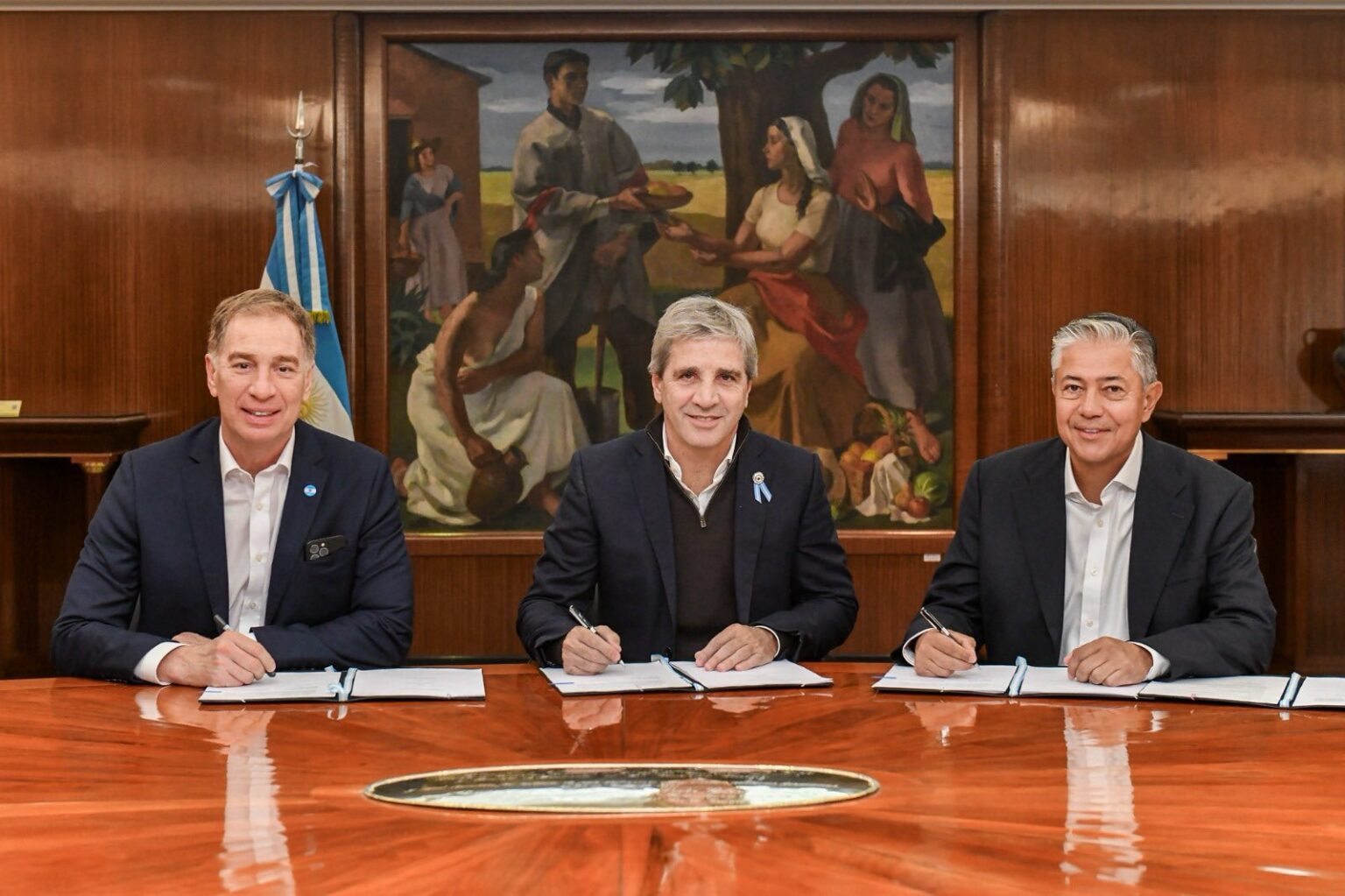 Caputo se reunió con Rolando Figueroa y Alfredo Cornejo para coordinar millonarias obras