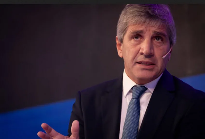Luis Caputo publica un irónico tuit contra el arzobispo García Cuerva
