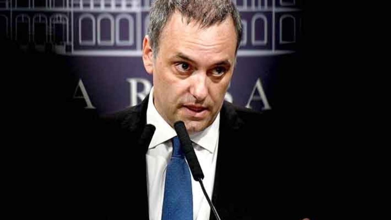 Manuel Adorni recortó $63.000 millones en el área de Salud