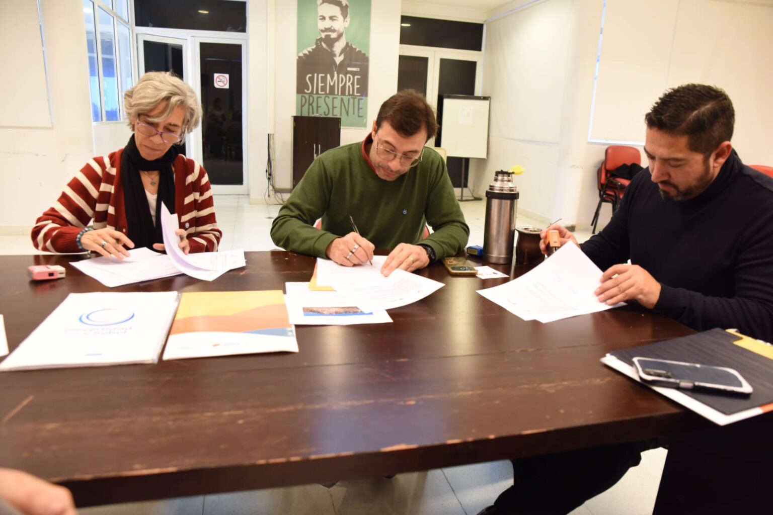 Provincia avanza en la preservación de Piedra Calada con un convenio entre Cultura, la Universidad del Chubut y la comuna de Las Plumas