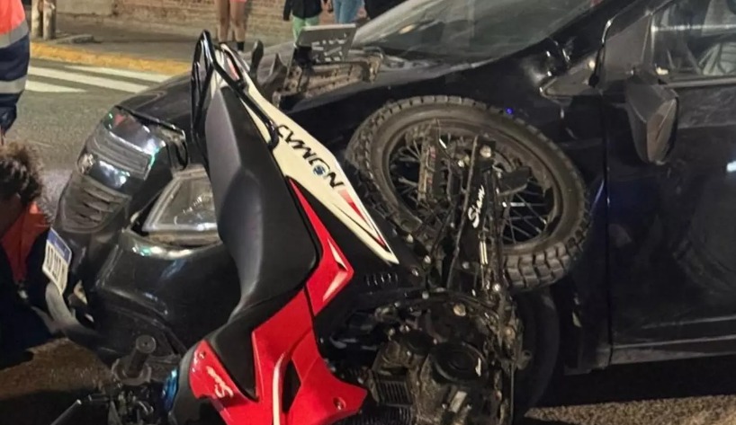 Dos lesionados tras un violento accidente nocturno en la intersección de 28 de Julio y Marcos A. Zar