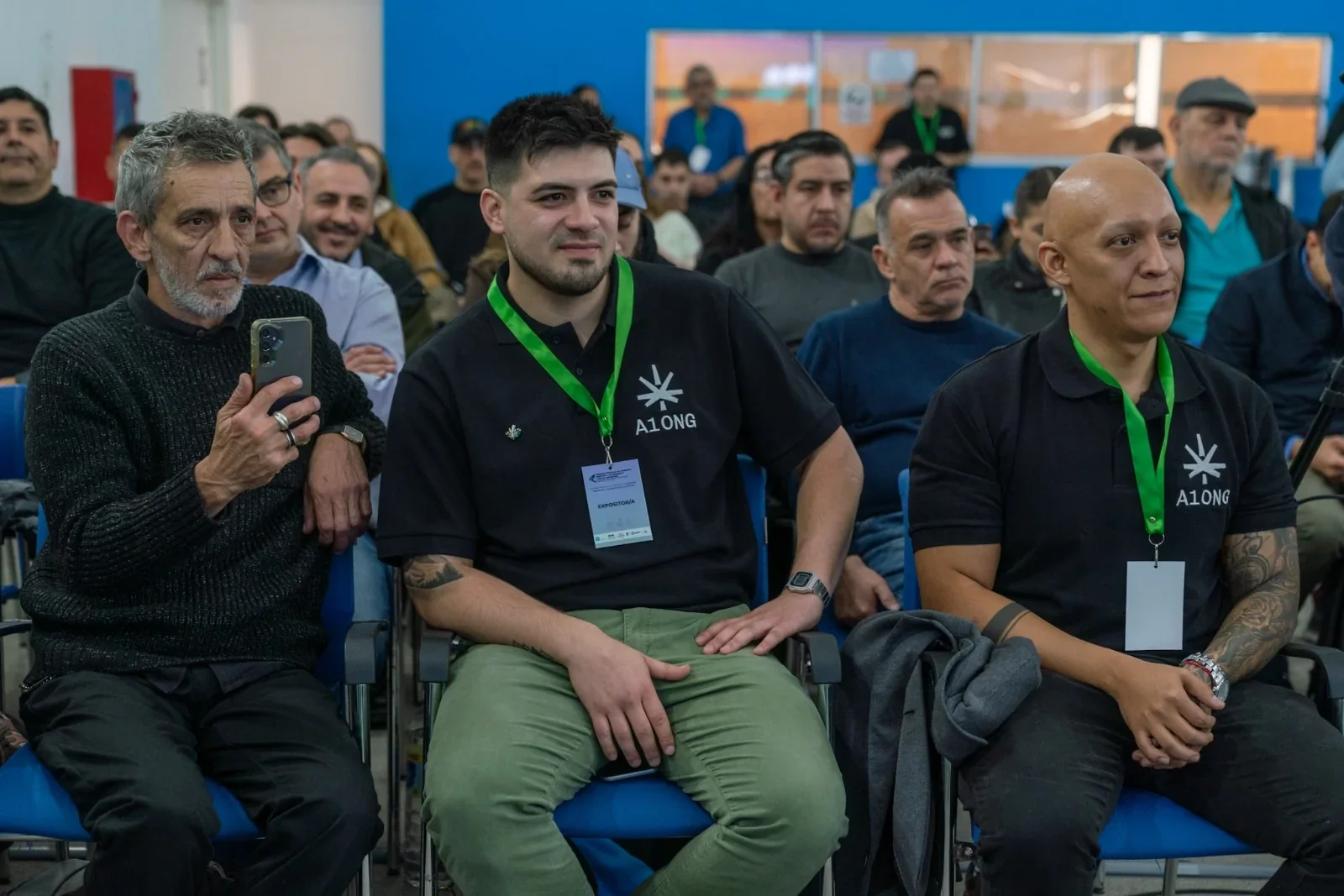 Asistentes a la jornada regional sobre cannabis medicinal y cáñamo industrial en Comodoro Rivadavia.