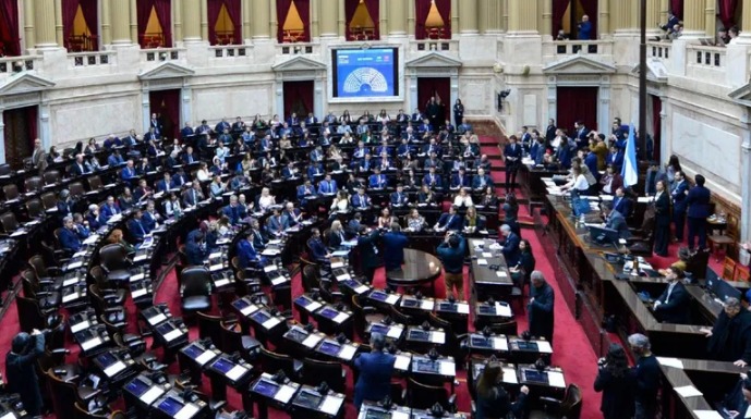 Estrategia en Diputados: el oficialismo madrugó a la oposición con el quorum y bloqueó la interpelación a Manuel Adorni