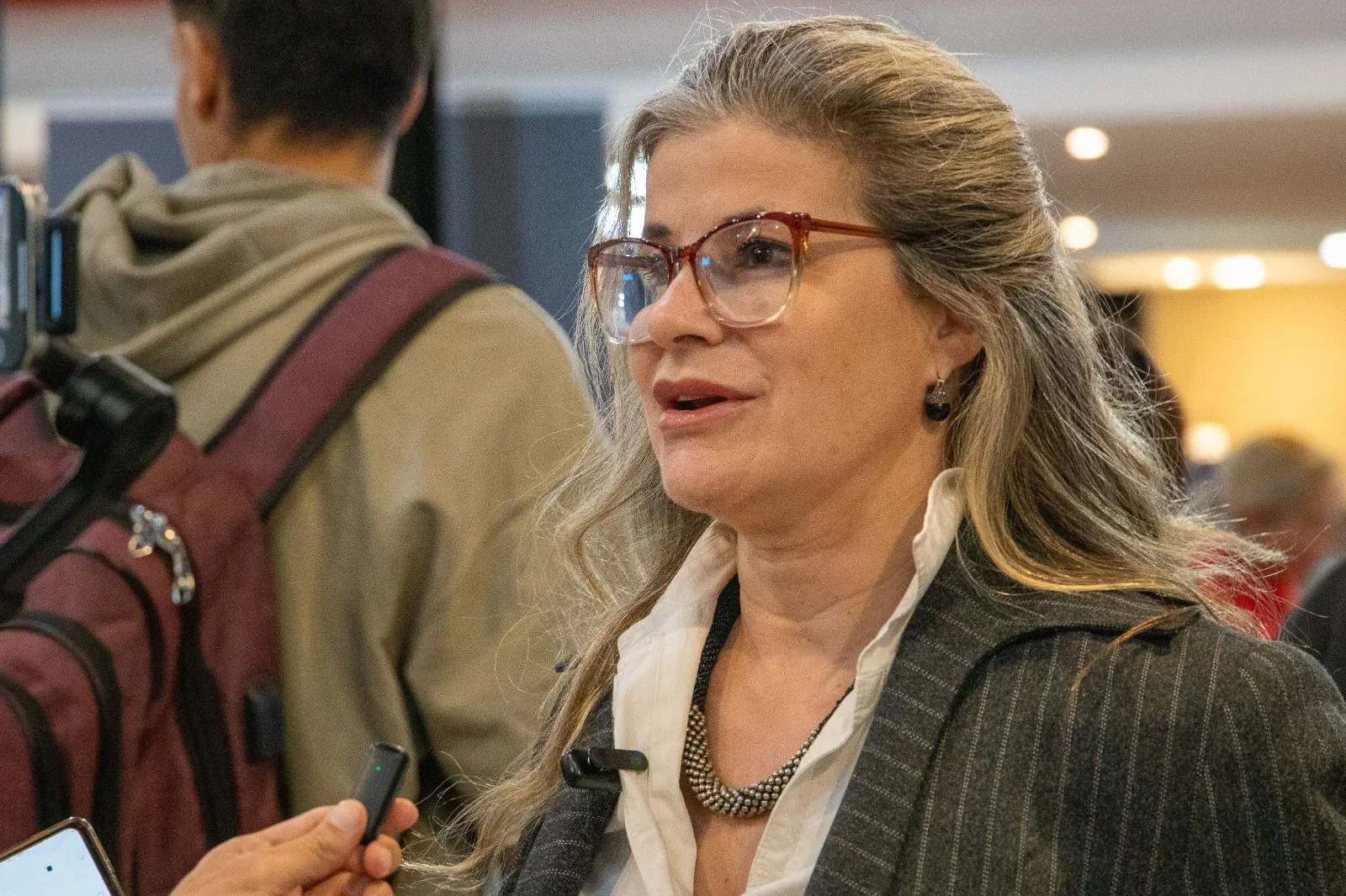 Retrato de Gabriela Moreno, subsecretaria de Salud, durante la jornada de atención oftalmológica en Km. 14.