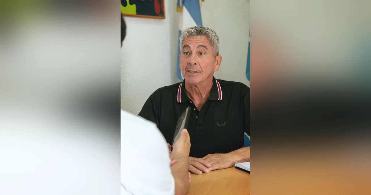 Rawson: acto oficial y presentaciones artísticas por el 25 de Mayo Leopoldo Zanelli, subsecretario de Cultura de Rawson, brindando una entrevista sobre los actos del 25 de Mayo.
