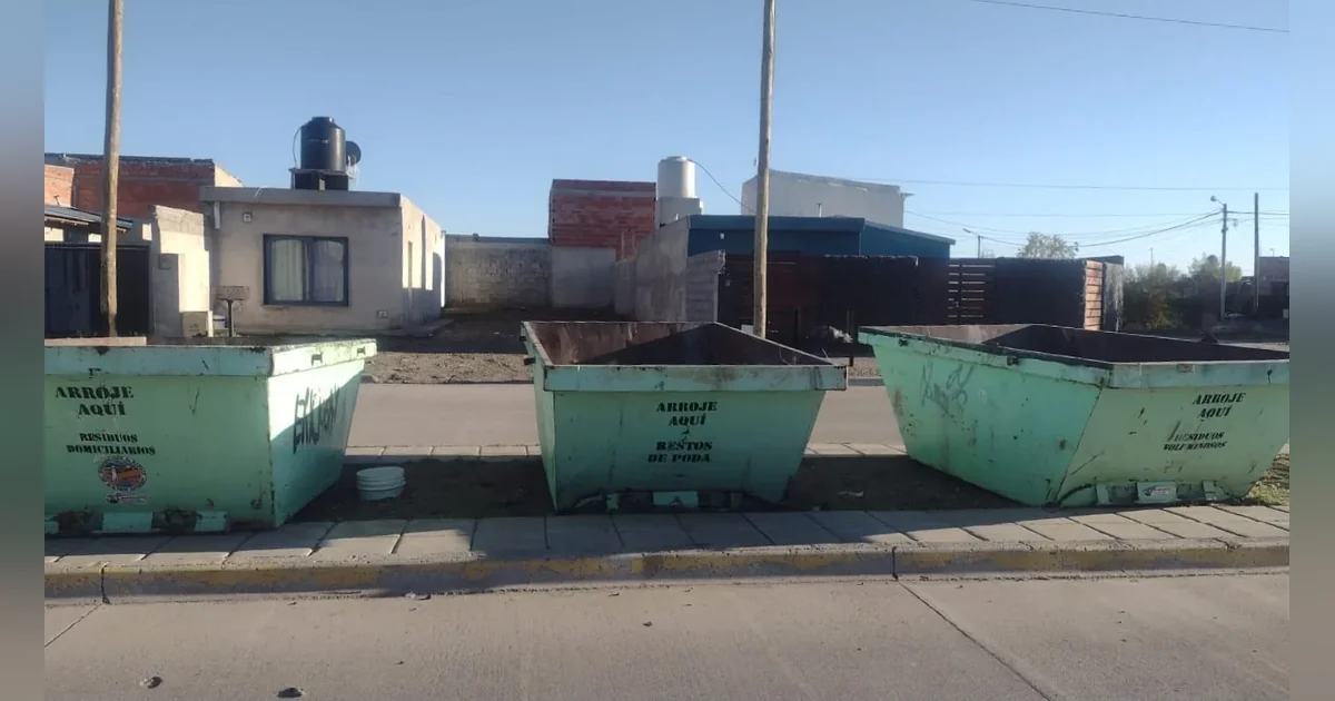 Rawson: Eco Capital trasladó volquetes en el Área 16 para ampliar uso vecinal Tres volquetes verdes del programa Eco Capital instalados en la avenida Guillermo Brown del Área 16 en Rawson.