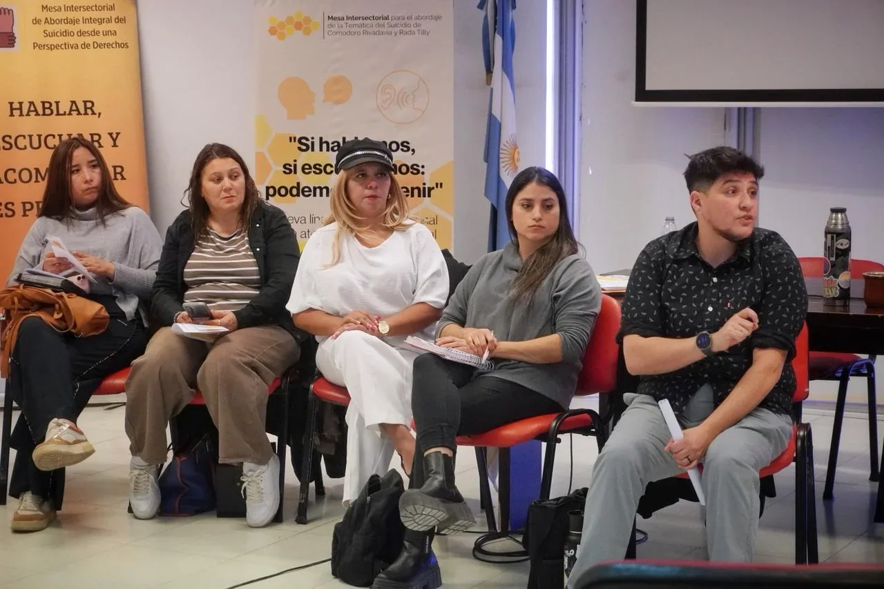 Equipos técnicos de Rawson y otras localidades en el encuentro sobre prevención del suicidio y abordaje intersectorial.