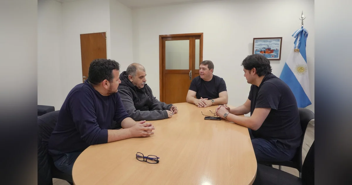 Rawson: UPCN presentó proyecto para crear un complejo recreativo Reunión entre el intendente Damián Biss, Christian Salazar de UPCN y Pablo Villalobos en una oficina de Rawson.