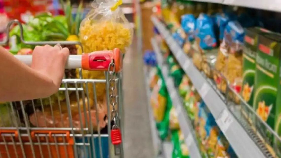 Consumo en baja: Las ventas en supermercados retrocedieron un 5,1%