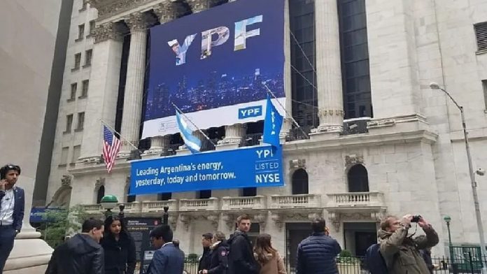 YPF transita su mejor momento, pero la economía sigue en alerta
