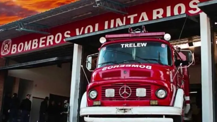 Bomberos Voluntarios de Trelew denuncian ataque a piedrazos a una autobomba